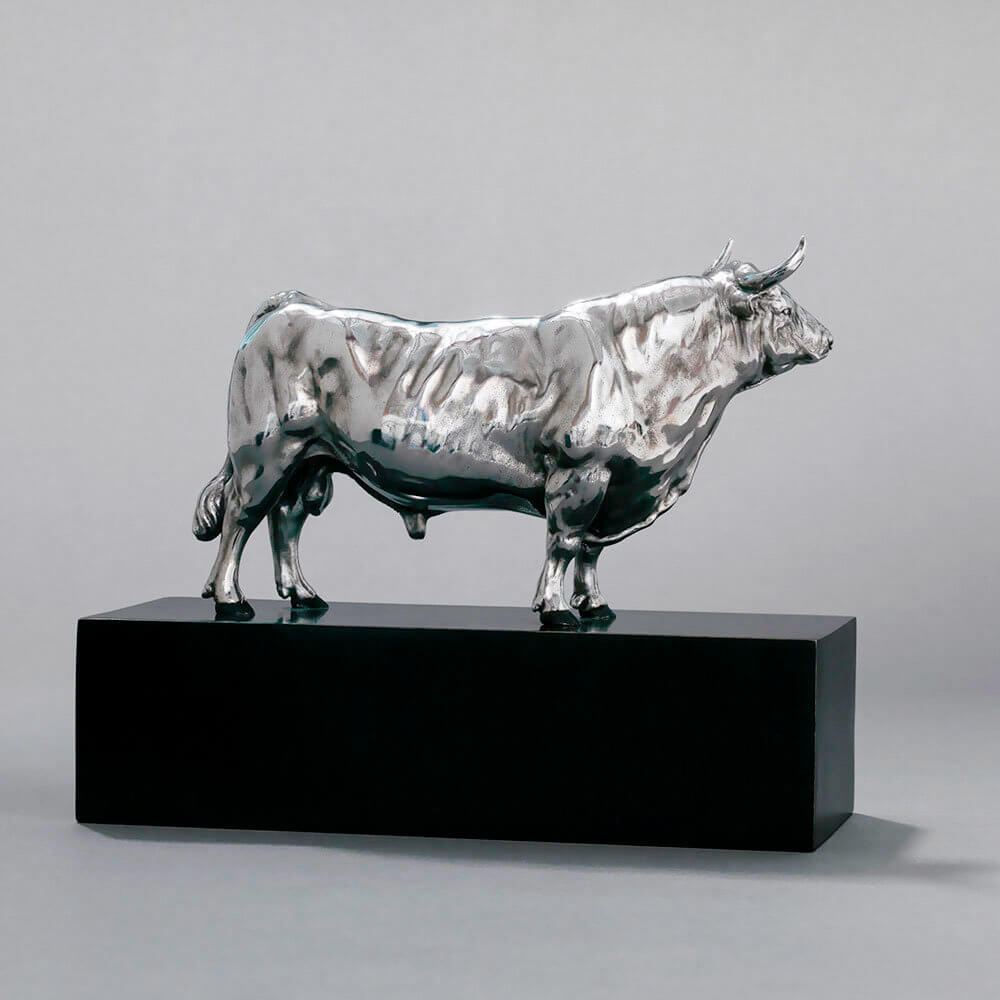 White Park Bull (Ash Nik-Nak - Miniature, Silver) by Kelly John